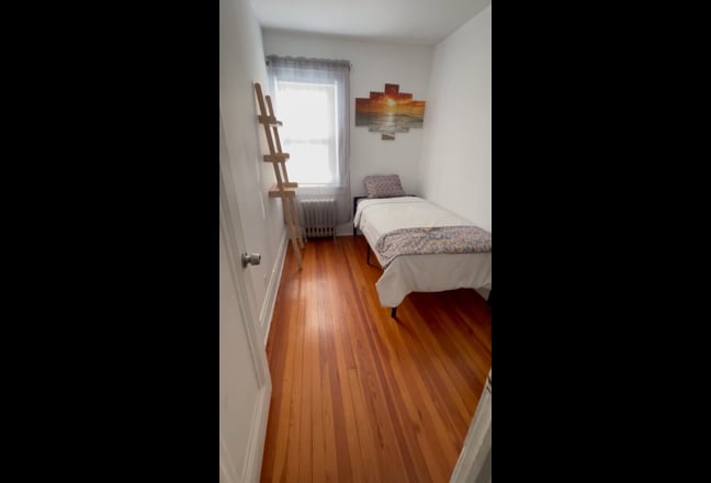 Cozy / Twin Size Bed, Close to J/A Train + Q11 Bus Main Photo