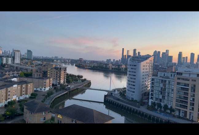 Modern flat with river view & easy commute! Main Photo