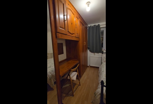 Spacious Quiet Ensuite  close to all amenities Main Photo