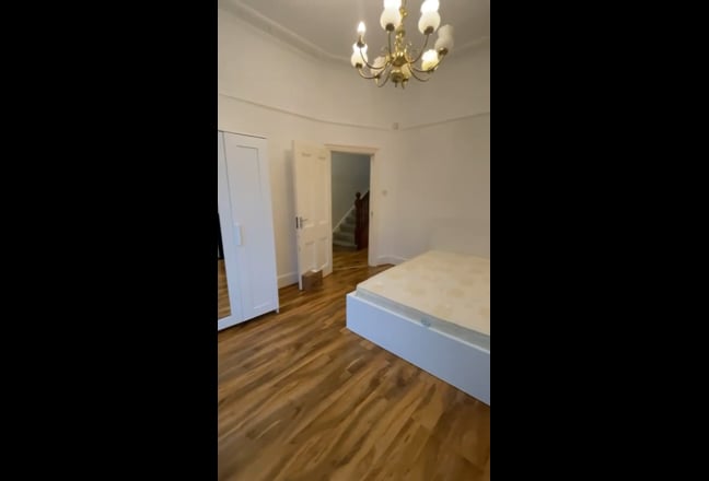 Huge room next to Highgate tube station  Main Photo