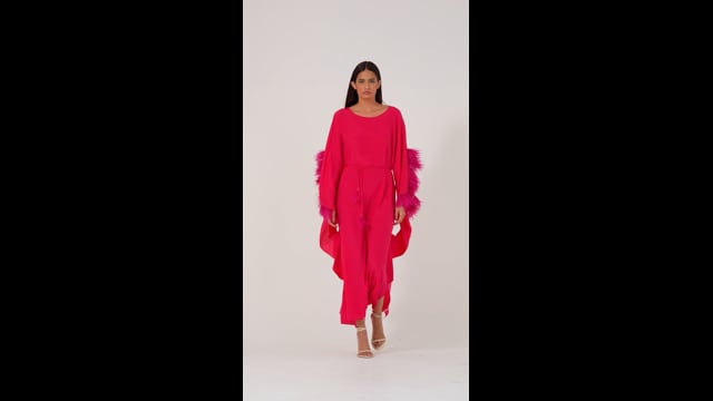 Kaftan com Plumas Cherry