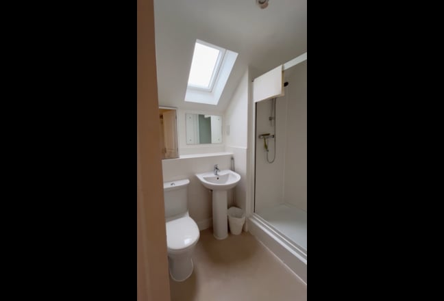 Executive Ensuite Rooms from £695 - No Bills Main Photo