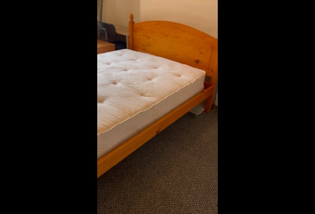 Double bedroom with en-suite available immediately Main Photo