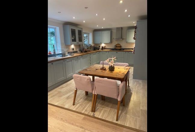 Double en-suite room in friendly, veggie home &pound;835 Main Photo