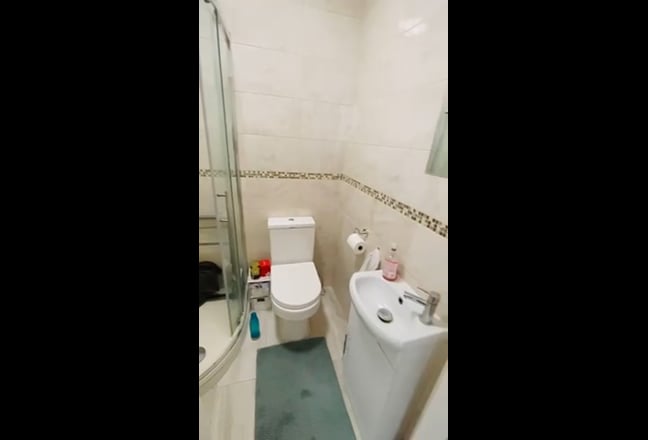 Double En Suite Room in Chiswick! All Bills includ Main Photo