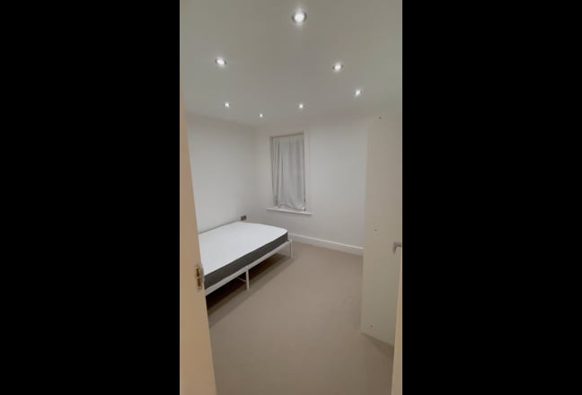 Bexleyheath Centre Furnished Double Room  Main Photo