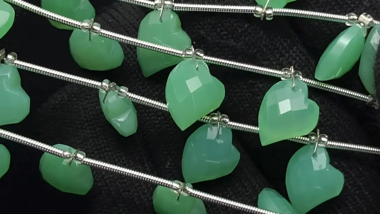 グリーンカルセドニー ハートカット 1連（8粒）｜天然石ビーズ・ルース