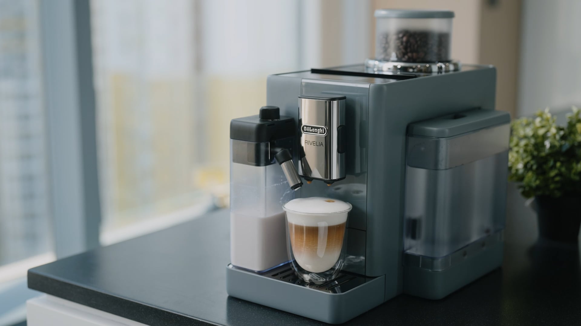 Delonghi Rivelia Video
