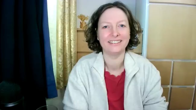 Co-Working 01 - Papierstapel aufräumen