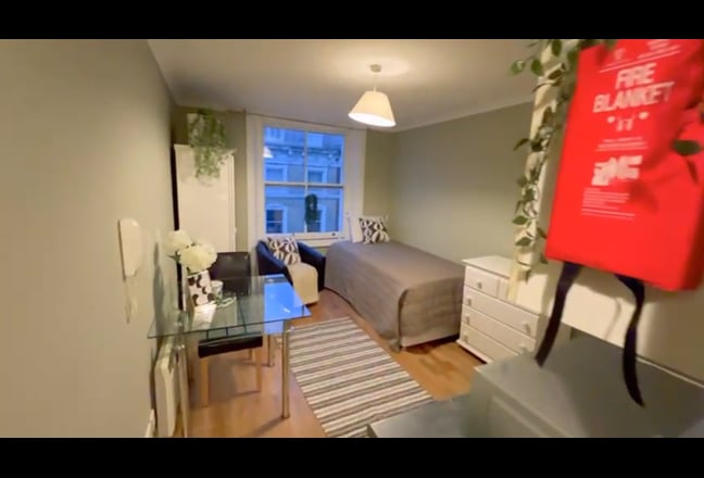 Nice Single bedsit available in Elarls Court Main Photo