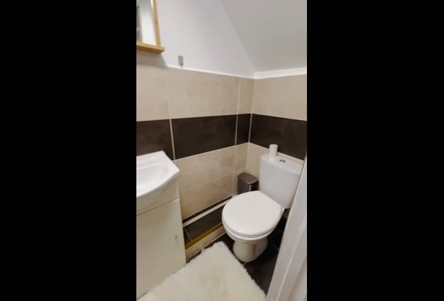 Large Room Ensuite Main Photo