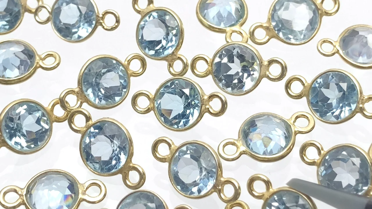 スカイブルートパーズ 枠留めラウンドファセットカット8×8mm 【両カン