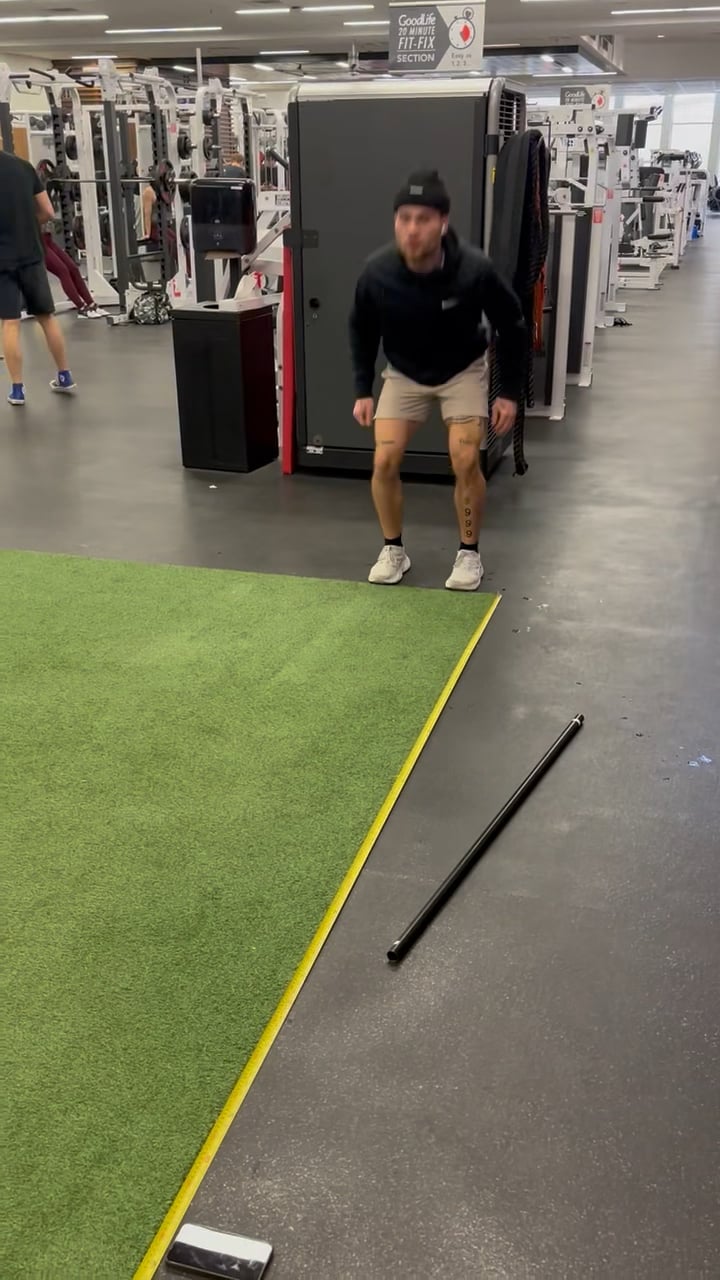 Watch keyshawn upshaw's Broad Jump: 117 inches