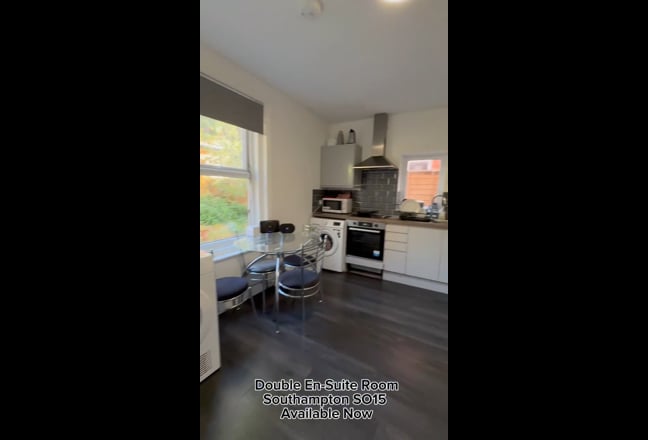 Double Furnished En-suite Room - The Polygon  Main Photo