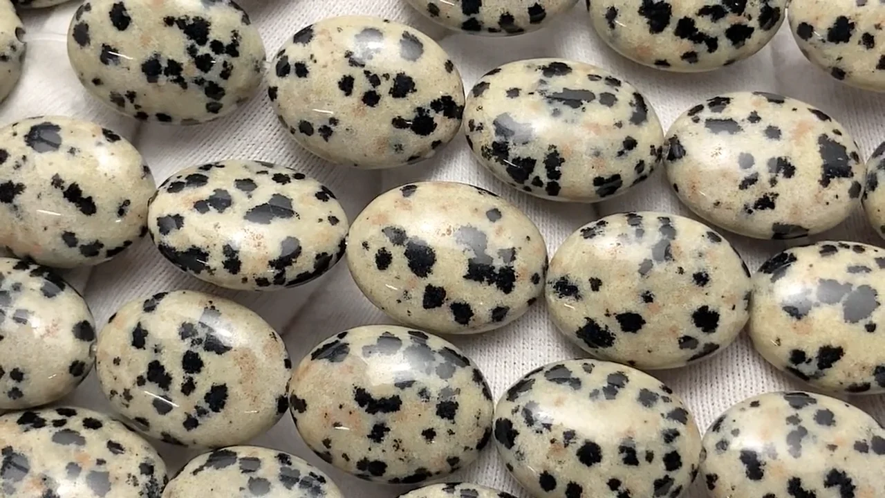 ダルメシアンジャスパー オーバル14×10mm 半連/1連｜天然石