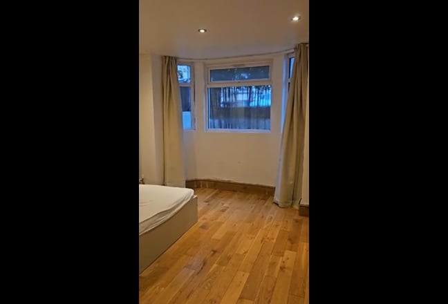 Large double bedroom in garden flat  Main Photo