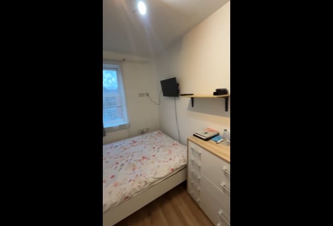 Modern Ensuite in Woolwich 8min to Elizabeth Line Main Photo