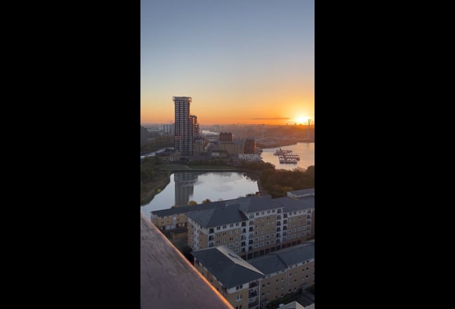 London Skyline views 10 mins to Canary wharf/ Excl Main Photo