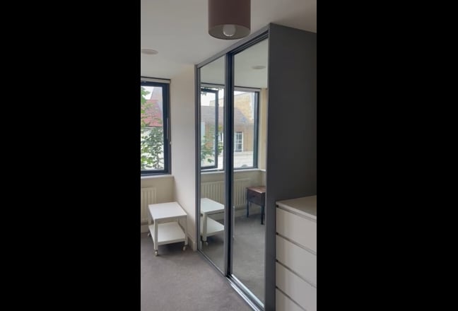 Spacious double bedroom available immediately Main Photo