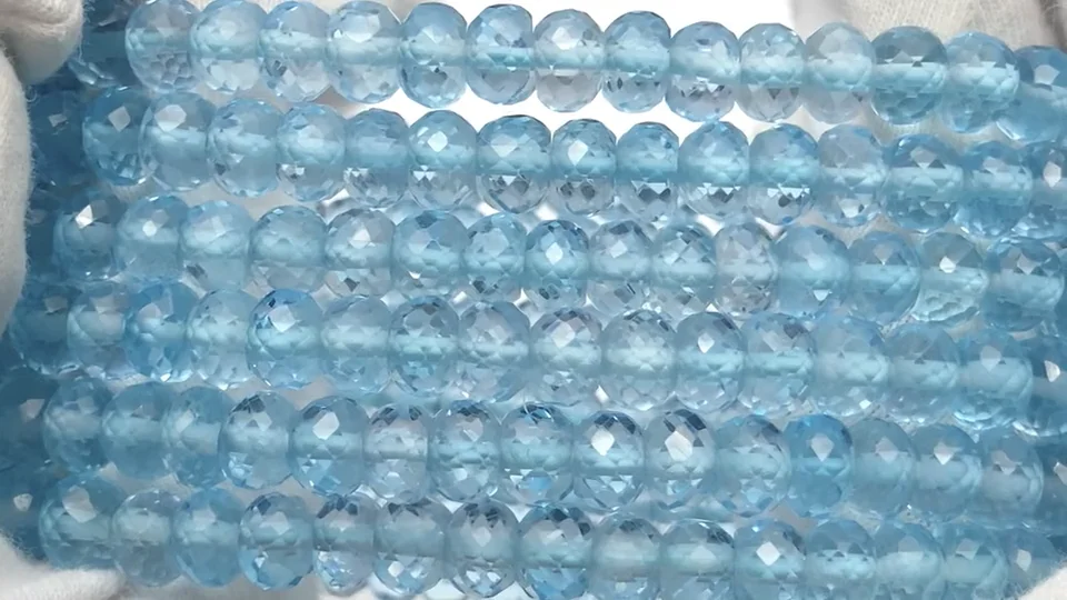 動画】宝石質スカイブルートパーズAAA ボタンカット6×6×4mm 1連(ブレス