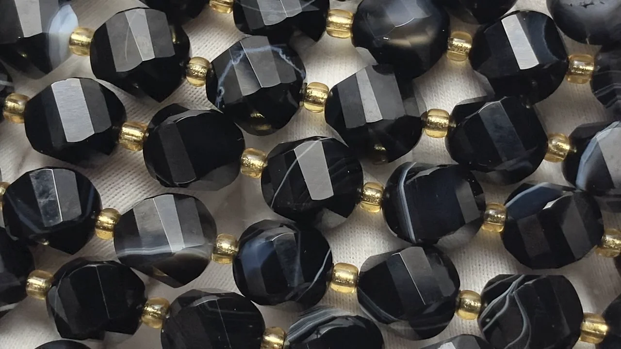 ストライプオニキス ツイスト×多面カット10×8×8mm 1連(約36cm