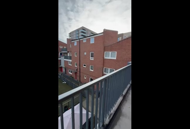 Spacious 5 bedroom house near Canning Town Station Main Photo