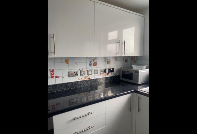 2 bed flat in a family home Main Photo