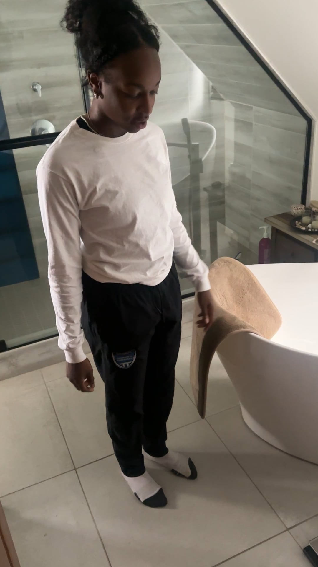 Watch noemie olmand's Weight: 134.6 pounds