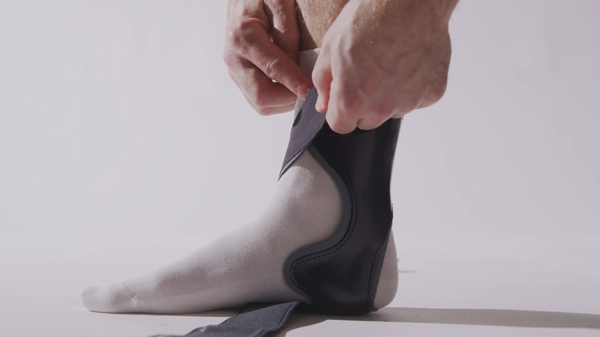 Push Med Aequi Flex Knöchelbandage – Flexible Orthese, Größe 1 (links), Für Sichere Unterstützung