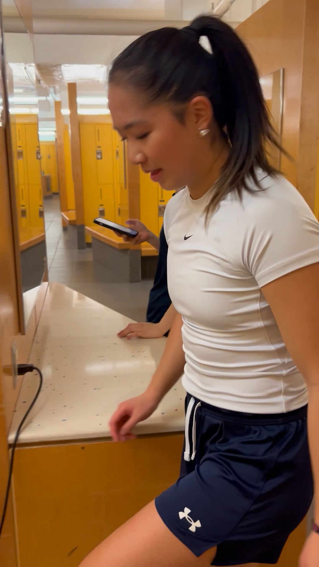 Watch elizabeth wu's Weight: 130.8 pounds