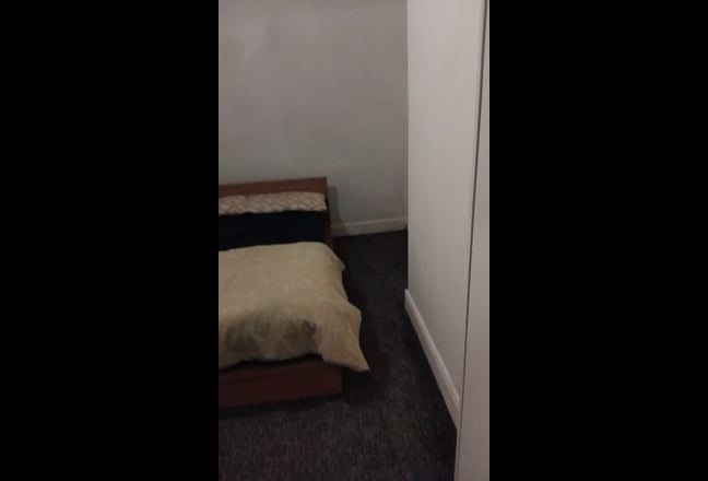 One bedroom  in a shared house with muslim family Main Photo