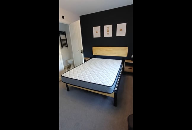 Double En Suite Room - Close to Kingsmill Hospital Main Photo