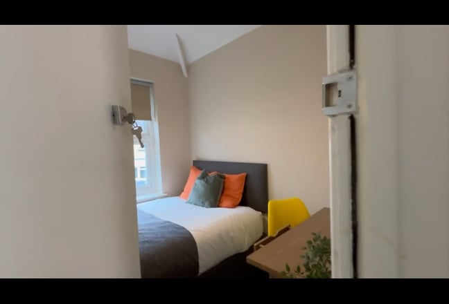 Video 1: Modern kitchen area