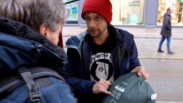 Schlafsäcke für Obdachlose: So hilft ein Streetworker im Winter