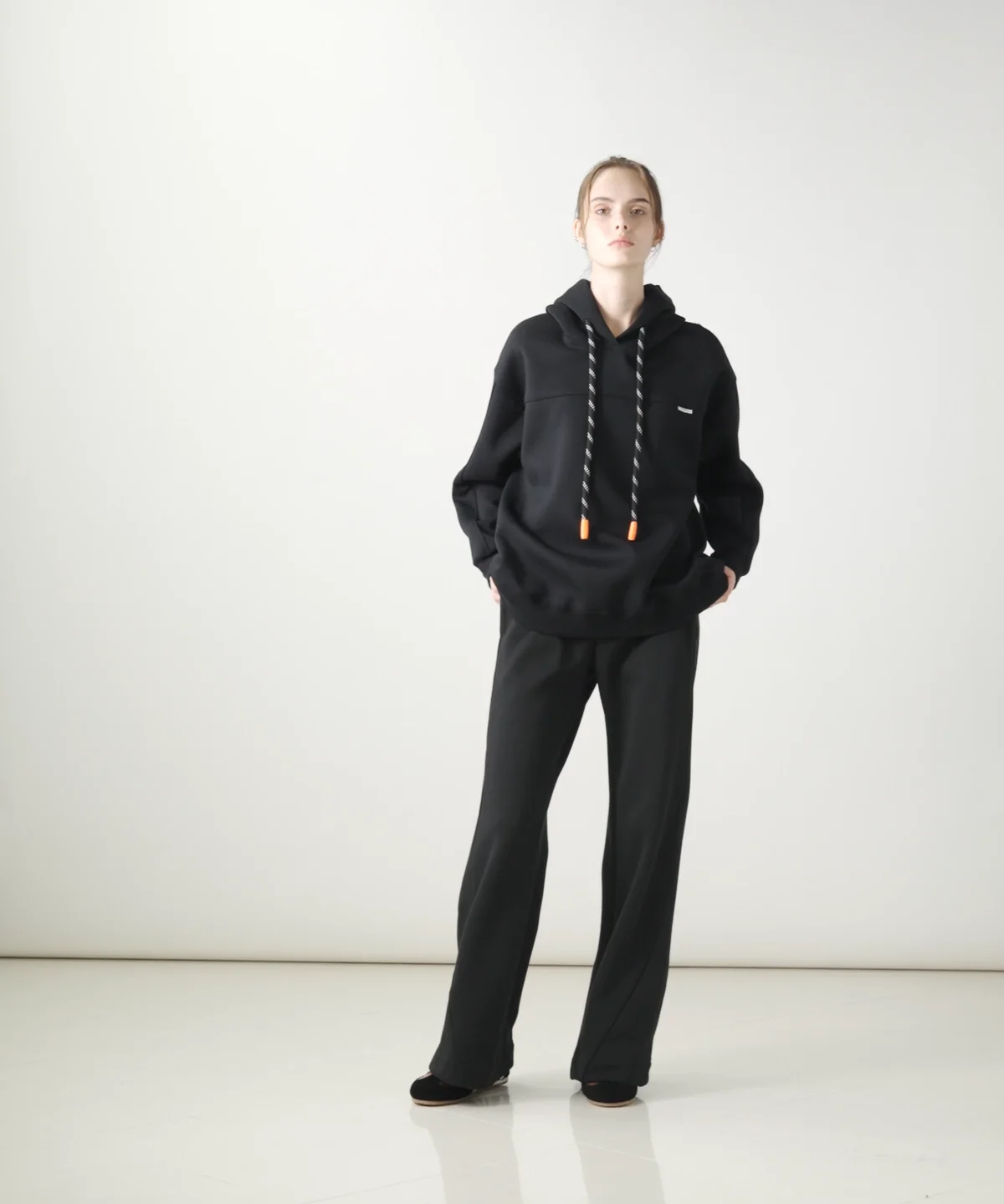 ESSENTIAL / バックプリントダンボールフーディー TOPS Night STORE