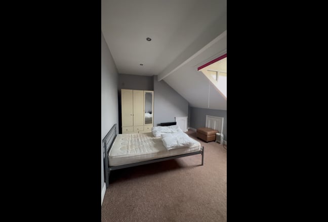 Large attic room available  Main Photo