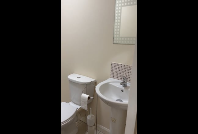 Ensuite Room Close to City Centre Main Photo