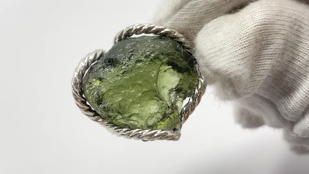 動画】【1点もの】モルダバイト ラフロックタンブル ペンダントトップ