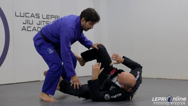 Knee Cut Pass to Quarter Mount to Mount