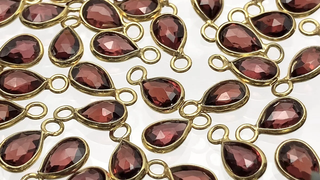 動画】宝石質ガーネットAAA 枠留めペアシェイプ7×5mm ローズ