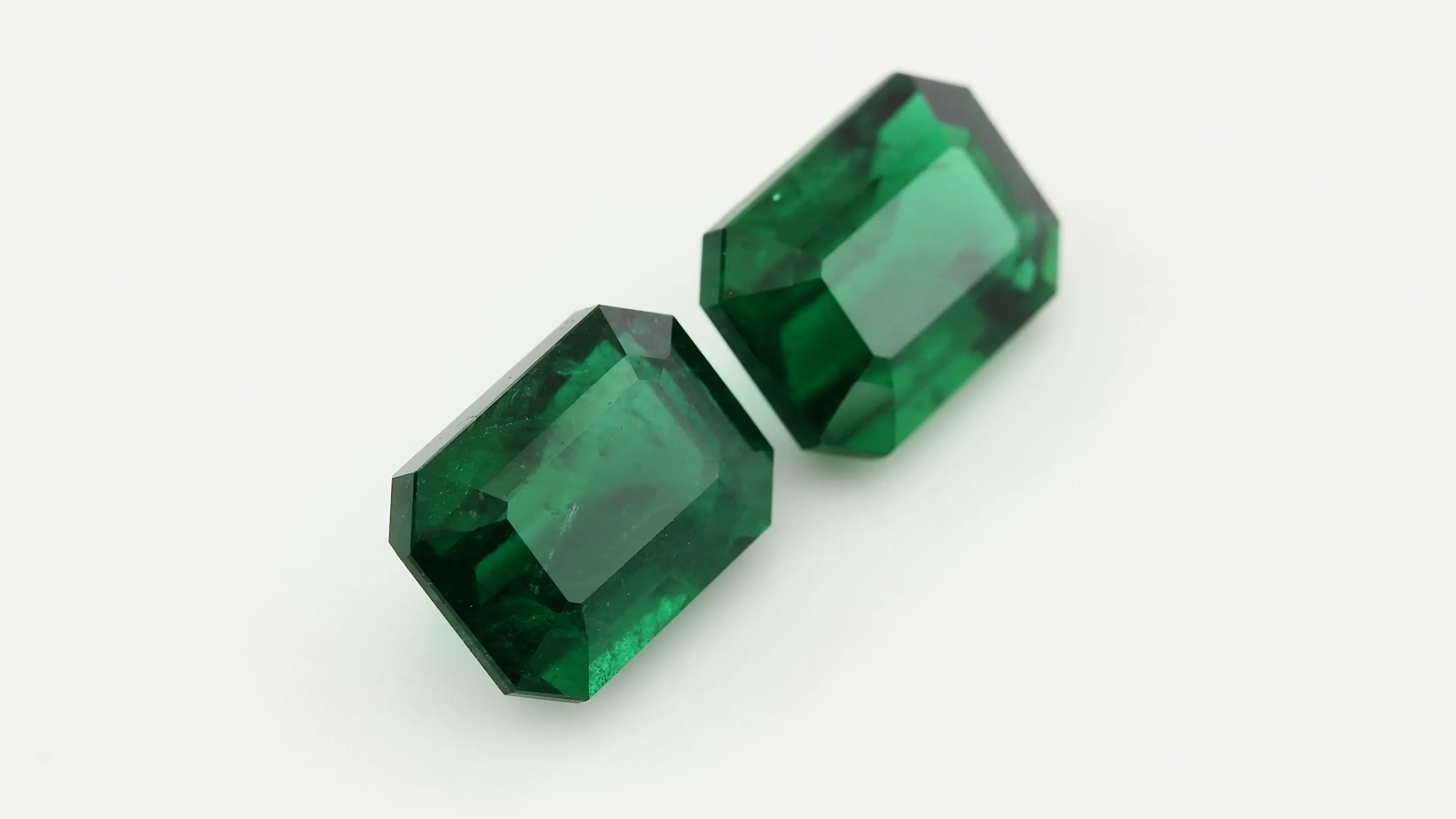 ★keike★ Shape of Perth Green Green Kunzite 21x14mm Faceted Oval AAA Loose Gemstone - 170971