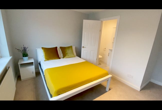 Superb Double Ensuite Room in Mitcham Main Photo