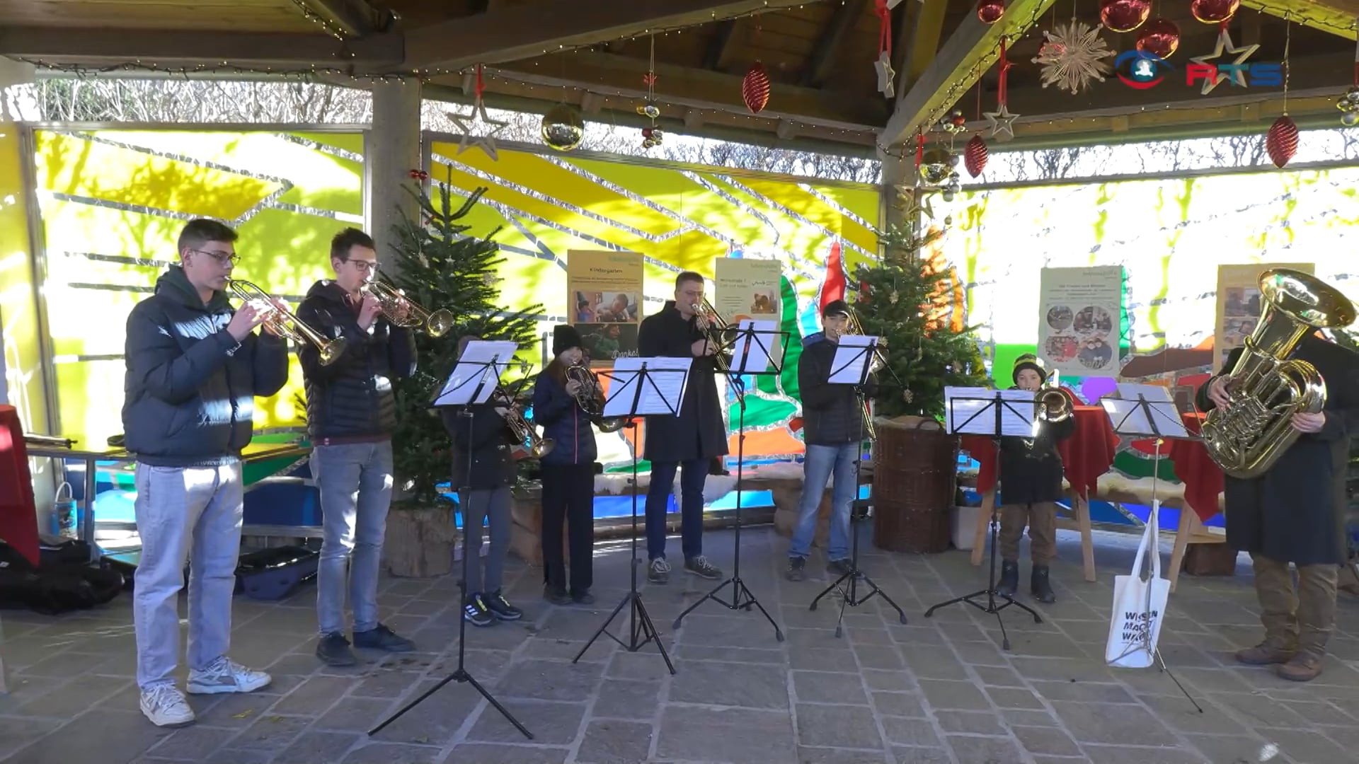 adventmarkt-in-st-leonhard-geniessen-und-gutes-tun