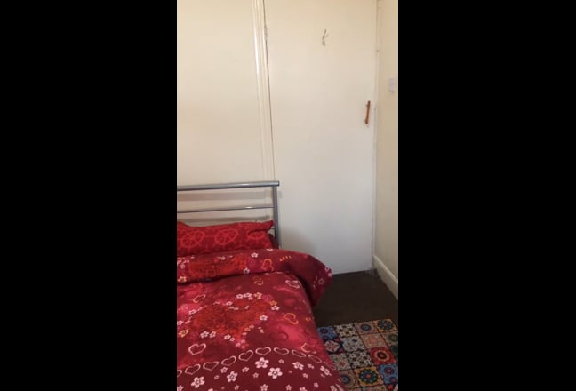 Furnished single room with double bed near Saltwel Main Photo