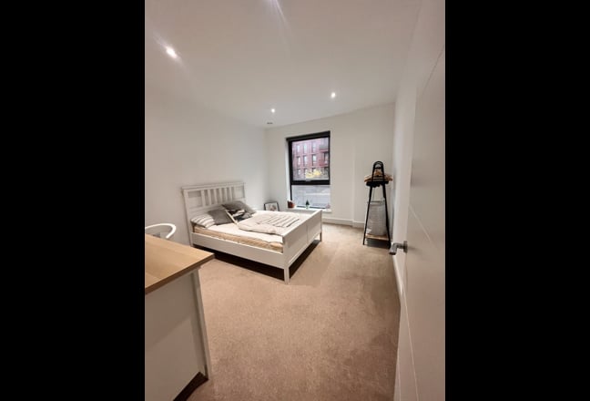 Room to let in modern East London flat Main Photo