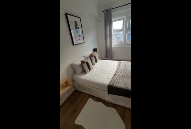 3 rooms available in 4 beds flat kilburn high Rd Main Photo