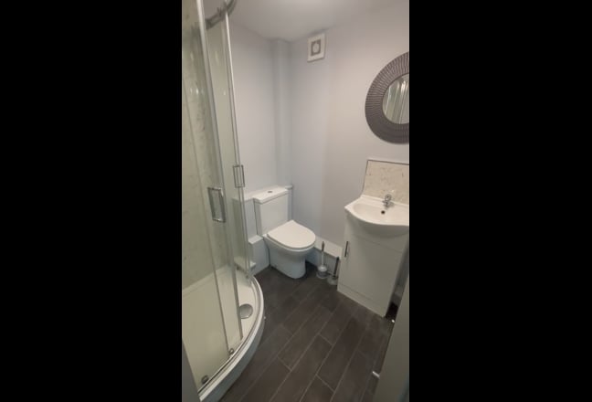 Couples Welcome - Large Double Ensuite Available   Main Photo