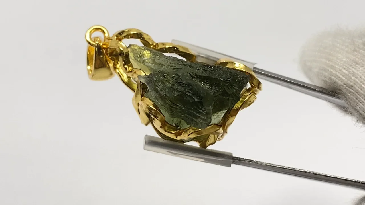 動画】【1点もの】モルダバイト ラフロックタンブル ペンダントトップ