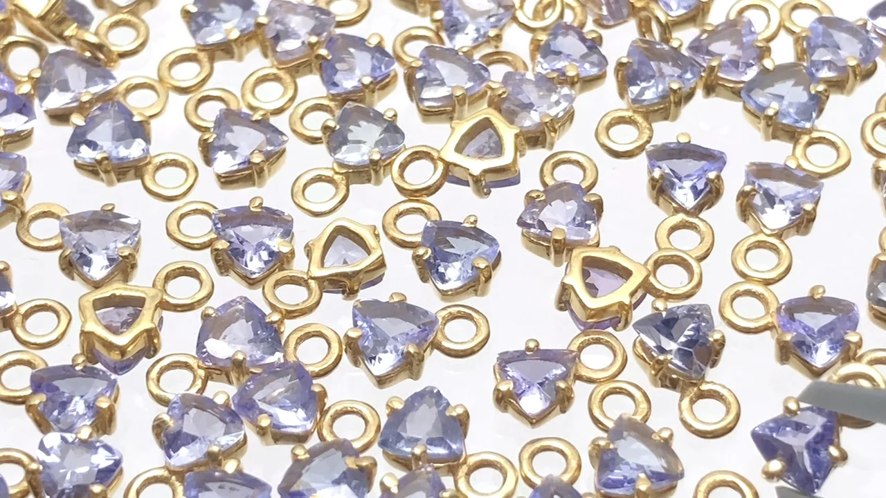 サッチャンヤマサ　コレットマルーフコスモス　タンザナイト&スック 2点 Amazon.co.jp: スック SUQQU シグニチャーカラーアイズ #137 花纏