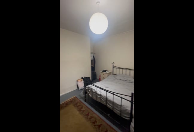 Contact Asap: Room W/ 15-Min Walk from U1 Bus Stop Main Photo